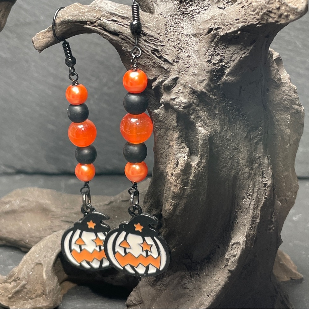 Agate And Onyx Halloween Pumpkin Earrings - Black and Orange - Picture 2 of 5